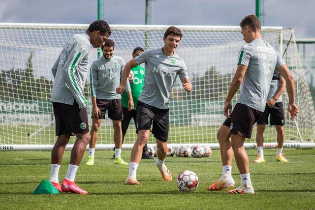 天空体育：阿莫林可能周日就带曼联对阵切尔西